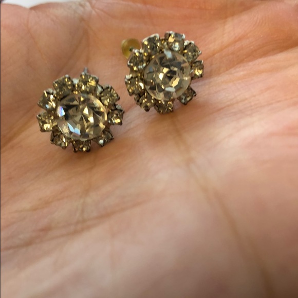 Super sparkly flower earrings - Picture 8 of 9